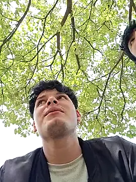 Snapshot of _Ottis_ chatting on 20, 10, 2025 Ottis online show from 20, 10, 2025