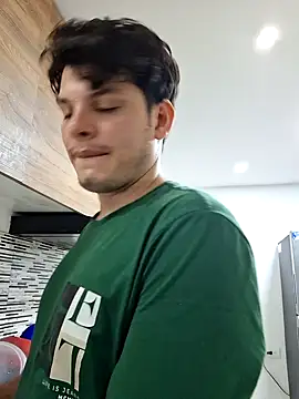 Snapshot of _Ottis_ chatting on 22, 10, 2025 Ottis online show from 22, 10, 2025