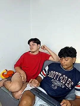 Snapshot of _Ottis_ chatting on 24, 10, 2025 Ottis online show from 24, 10, 2025