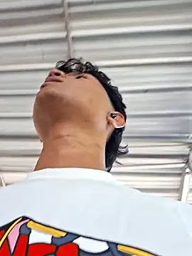 Snapshot of _Ottis_ chatting on 24, 10, 2025 Ottis online show from 24, 10, 2025