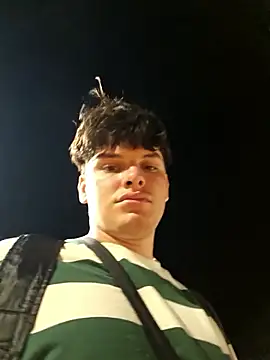 Snapshot of _Ottis_ chatting on 26, 10, 2025 Ottis online show from 26, 10, 2025