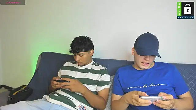 Snapshot of _Ottis_ chatting on 18, 11, 2025 Ottis online show from 18, 11, 2025