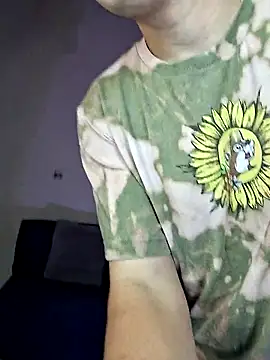 Snapshot of _Ottis_ chatting on 26, 11, 2025 Ottis online show from 26, 11, 2025