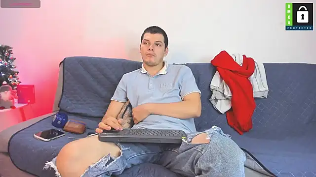 Snapshot of _Ottis_ chatting on 15, 12, 2025 Ottis online show from 15, 12, 2025