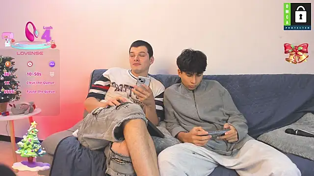 Snapshot of _Ottis_ chatting on 19, 12, 2025 Ottis online show from 19, 12, 2025