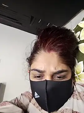 Snapshot of kirti__arora chatting on 18, 9, 2025 kirti arora online show from 18, 9, 2025