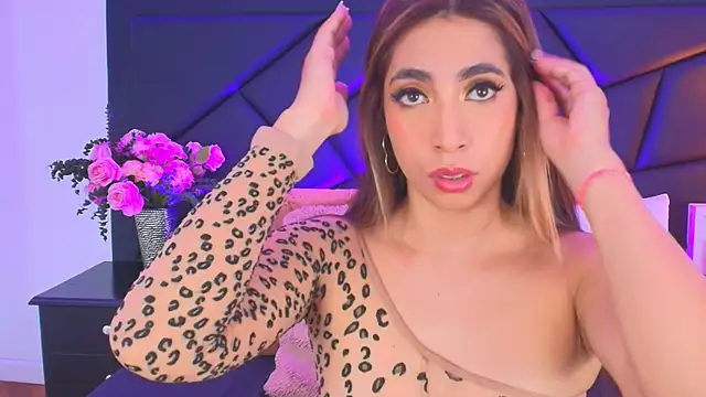 Snapshot of SophieCarther chatting on 10, 9, 2025 SophieCarther online show from 10, 9, 2025
