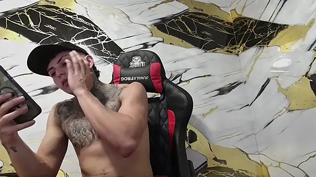 Snapshot of Kevin22_222 chatting on 2, 1, 2025 Kevin22 222 online show from 2, 1, 2025