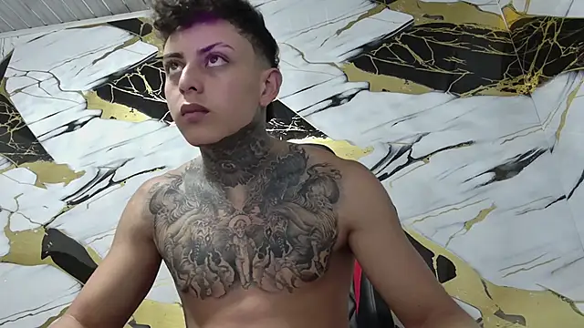 Snapshot of Kevin22_222 chatting on 4, 1, 2025 Kevin22 222 online show from 4, 1, 2025