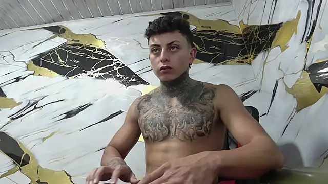 Snapshot of Kevin22_222 chatting on 5, 1, 2025 Kevin22 222 online show from 5, 1, 2025