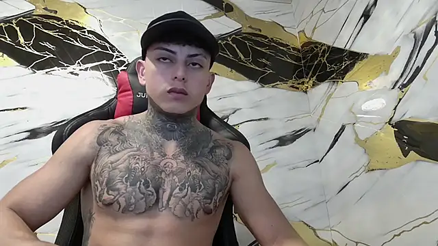 Snapshot of Kevin22_222 chatting on 8, 1, 2025 Kevin22 222 online show from 8, 1, 2025