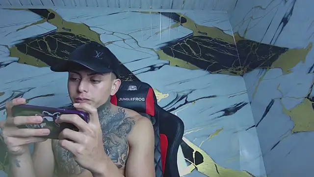 Snapshot of Kevin22_222 chatting on 24, 1, 2025 Kevin22 222 online show from 24, 1, 2025