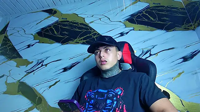 Snapshot of Kevin22_222 chatting on 26, 1, 2025 Kevin22 222 online show from 26, 1, 2025