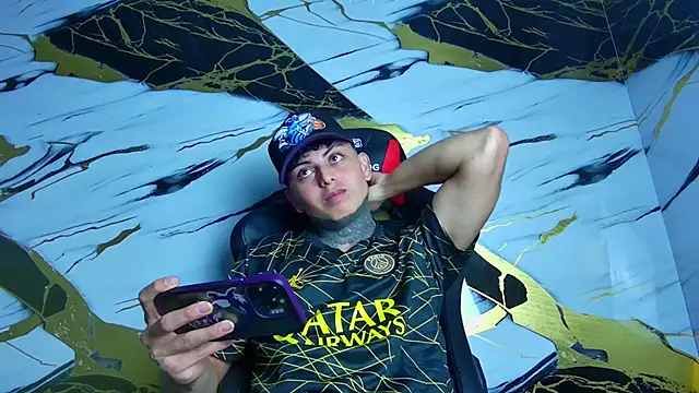 Snapshot of Kevin22_222 chatting on 27, 1, 2025 Kevin22 222 online show from 27, 1, 2025