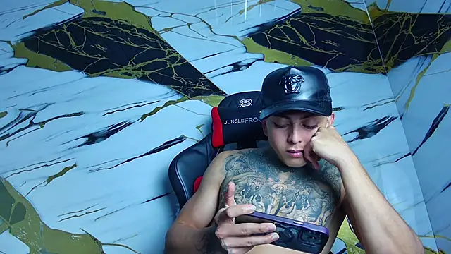 Snapshot of Kevin22_222 chatting on 29, 1, 2025 Kevin22 222 online show from 29, 1, 2025