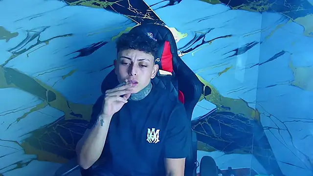 Snapshot of Kevin22_222 chatting on 1, 2, 2025 Kevin22 222 online show from 1, 2, 2025