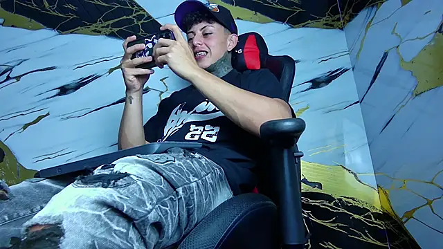 Snapshot of Kevin22_222 chatting on 4, 2, 2025 Kevin22 222 online show from 4, 2, 2025