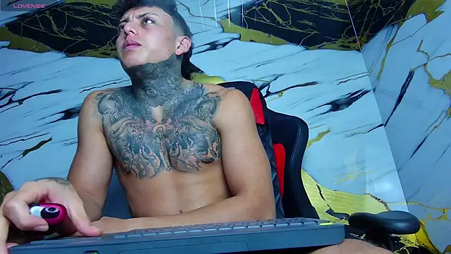 Snapshot of Kevin22_222 chatting on 2, 3, 2025 Kevin22 222 online show from 2, 3, 2025