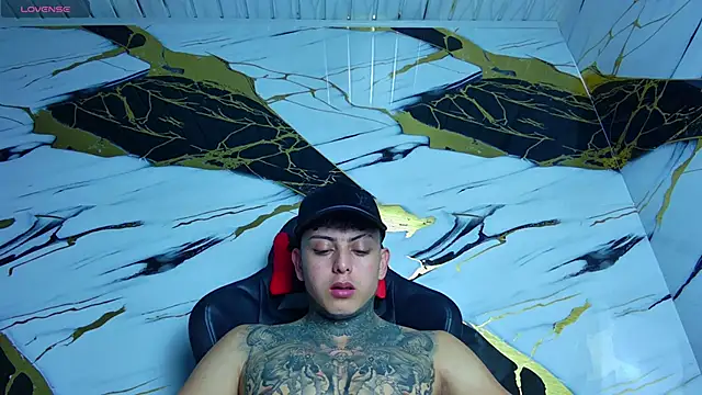 Snapshot of Kevin22_222 chatting on 2, 3, 2025 Kevin22 222 online show from 2, 3, 2025