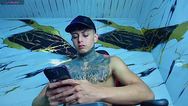 Snapshot of Kevin22_222 chatting on 19, 3, 2025 Kevin22 222 online show from 19, 3, 2025