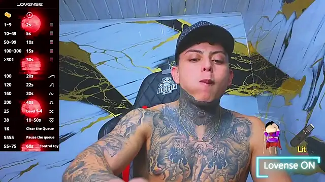 Snapshot of Kevin22_222 chatting on 28, 10, 2025 Kevin22 222 online show from 28, 10, 2025