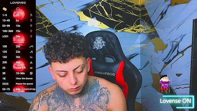 Snapshot of Kevin22_222 chatting on 11, 11, 2025 Kevin22 222 online show from 11, 11, 2025