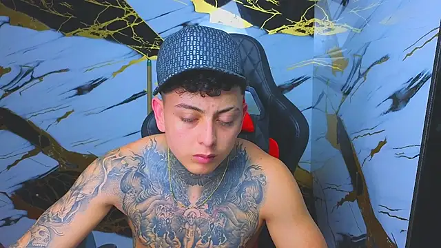 Snapshot of Kevin22_222 chatting on 12, 11, 2025 Kevin22 222 online show from 12, 11, 2025