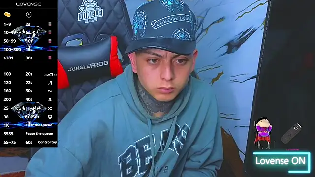 Snapshot of Kevin22_222 chatting on 14, 11, 2025 Kevin22 222 online show from 14, 11, 2025