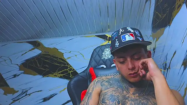 Snapshot of Kevin22_222 chatting on 27, 11, 2025 Kevin22 222 online show from 27, 11, 2025