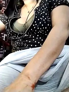 Snapshot of Tishani chatting on 29, 10, 2025 Tishani online show from 29, 10, 2025