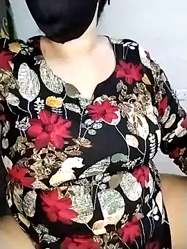 Snapshot of Tishani chatting on 29, 11, 2025 Tishani online show from 29, 11, 2025