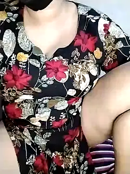 Snapshot of Tishani chatting on 30, 11, 2025 Tishani online show from 30, 11, 2025