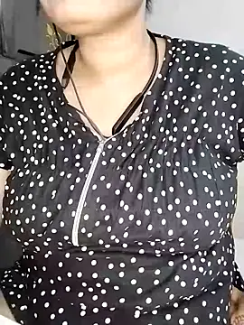 Snapshot of Tishani chatting on 16, 12, 2025 Tishani online show from 16, 12, 2025