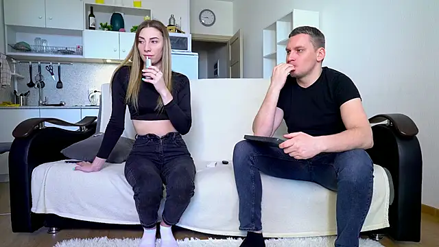 Snapshot of littlesweettifany chatting on 7, 3, 2025 littlesweettifany online show from 7, 3, 2025