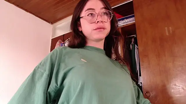 Snapshot of emily_pearl_ chatting on 20, 11, 2025 emily pearl online show from 20, 11, 2025