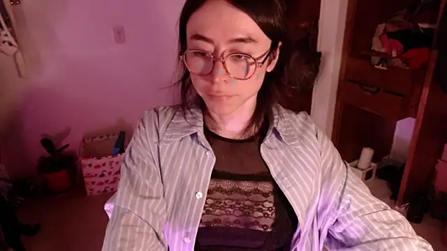 Snapshot of emily_pearl_ chatting on 21, 11, 2025 emily pearl online show from 21, 11, 2025