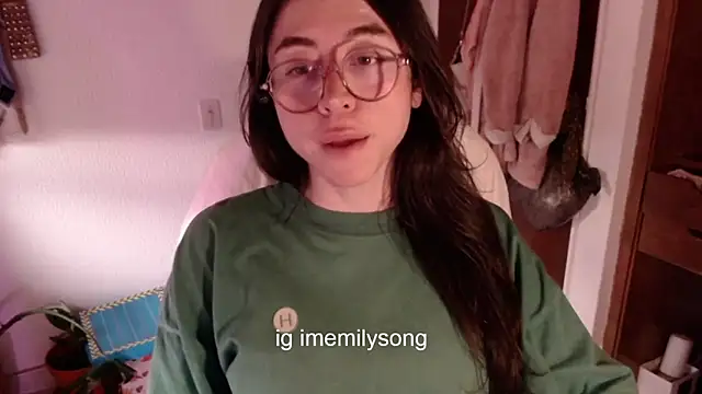 Snapshot of emily_pearl_ chatting on 2, 12, 2025 emily pearl online show from 2, 12, 2025