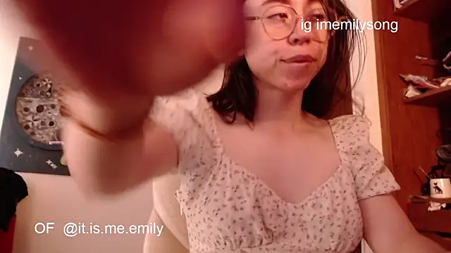 Snapshot of emily_pearl_ chatting on 13, 3, 2026 emily pearl online show from 13, 3, 2026