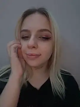 Snapshot of Alice_Halle chatting on 14, 12, 2024 Alice Halle online show from 14, 12, 2024