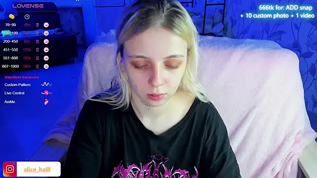 Snapshot of Alice_Halle chatting on 17, 12, 2024 Alice Halle online show from 17, 12, 2024