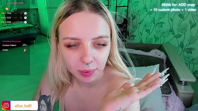 Snapshot of Alice_Halle chatting on 3, 1, 2025 Alice Halle online show from 3, 1, 2025