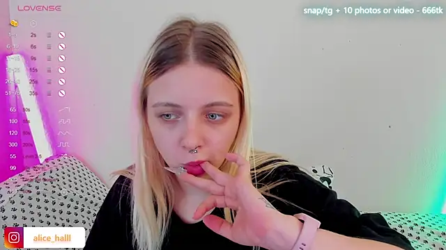 Snapshot of Alice_Halle chatting on 4, 2, 2025 Alice Halle online show from 4, 2, 2025