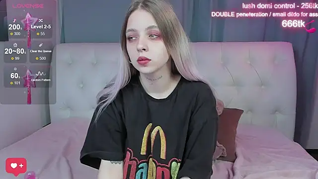 Snapshot of Alice_Halle chatting on 20, 10, 2025 Alice Halle online show from 20, 10, 2025