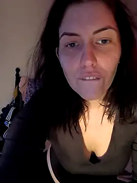 Snapshot of Linalicious chatting on 7, 11, 2025 Linalicious online show from 7, 11, 2025