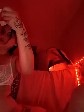 Snapshot of Linalicious chatting on 8, 11, 2025 Linalicious online show from 8, 11, 2025