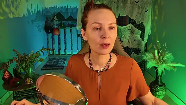 Snapshot of VandaRossi chatting on 19, 10, 2025 VandaRossi online show from 19, 10, 2025