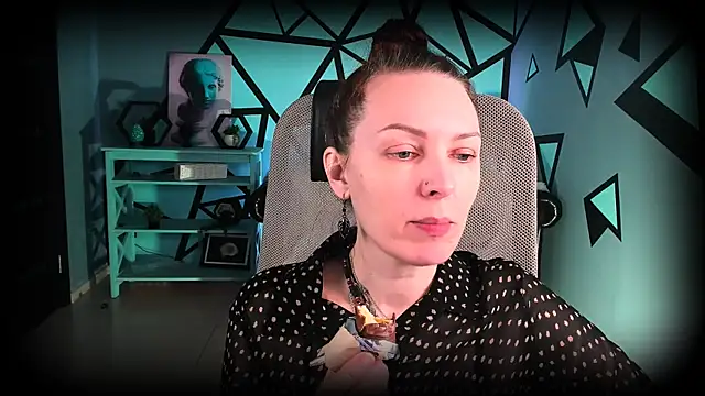 Snapshot of VandaRossi chatting on 8, 11, 2025 VandaRossi online show from 8, 11, 2025