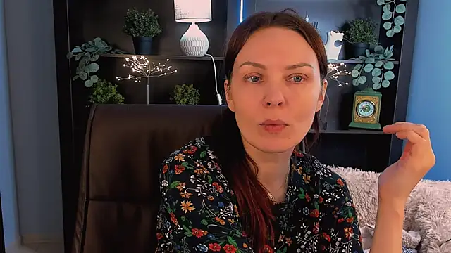 Snapshot of VandaRossi chatting on 15, 11, 2025 VandaRossi online show from 15, 11, 2025