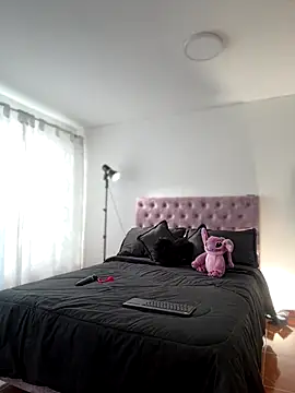 Snapshot of samantha_evans2 chatting on 11, 11, 2025 samantha evans2 online show from 11, 11, 2025