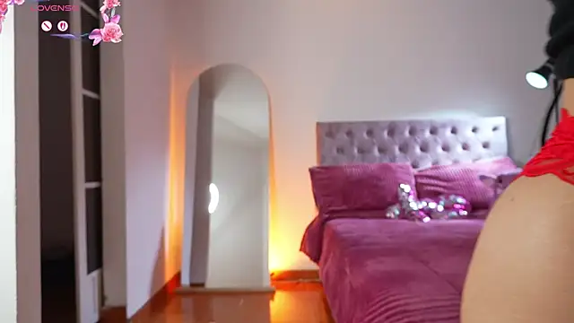 Snapshot of samantha_evans2 chatting on 20, 11, 2025 samantha evans2 online show from 20, 11, 2025